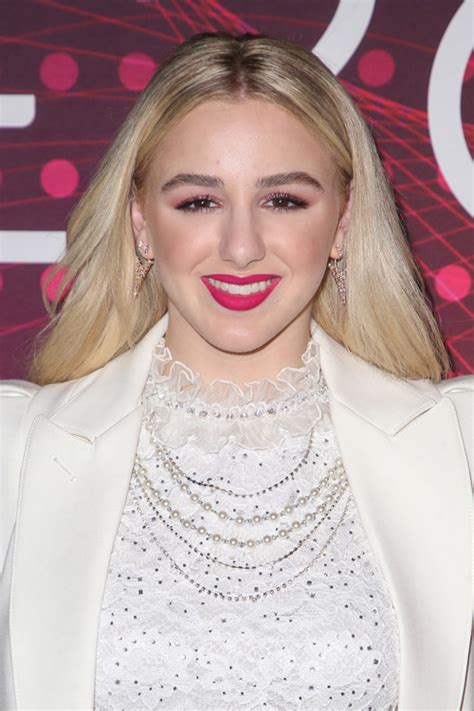 is chloe lukasiak straight.